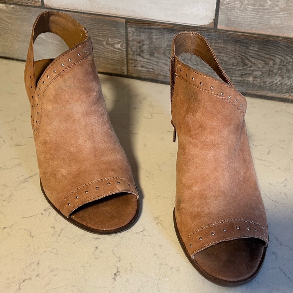 🍀 Lucky Brand Ulyssas Suede Leather Open Toe Wedge Studded Ankle Bootie Sandal - Picture 4 of 16